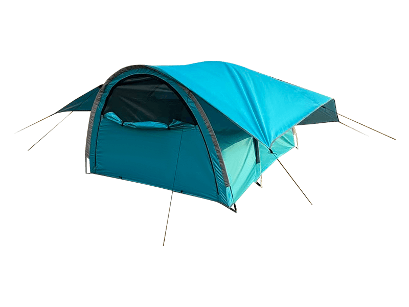 Namiot kempingowy z łóżkiem typu pickup na zewnątrz