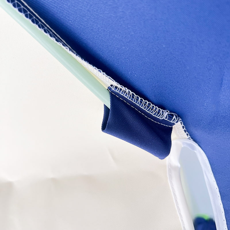 Parasol pagoda w niebiesko-białą kratkę o długości 2,5 m