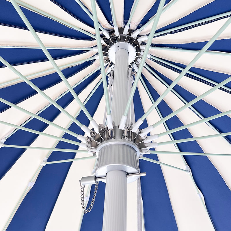 Parasol pagoda w niebiesko-białą kratkę o długości 2,5 m