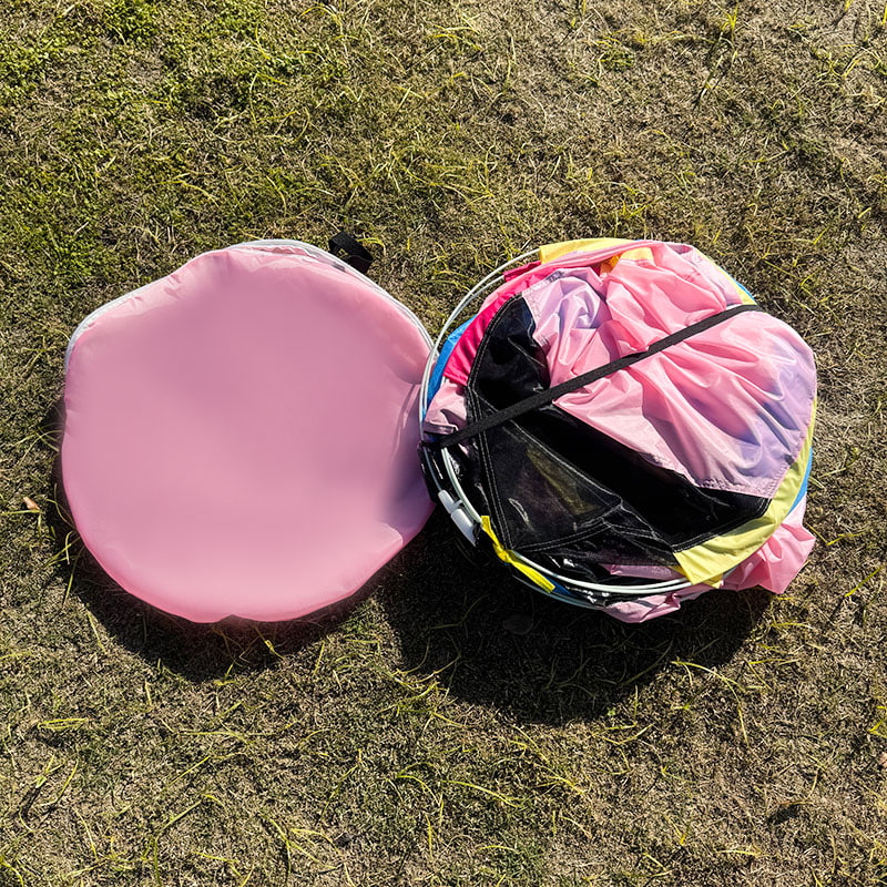 Kolorowy składany namiot dla dzieci na świeżym powietrzu