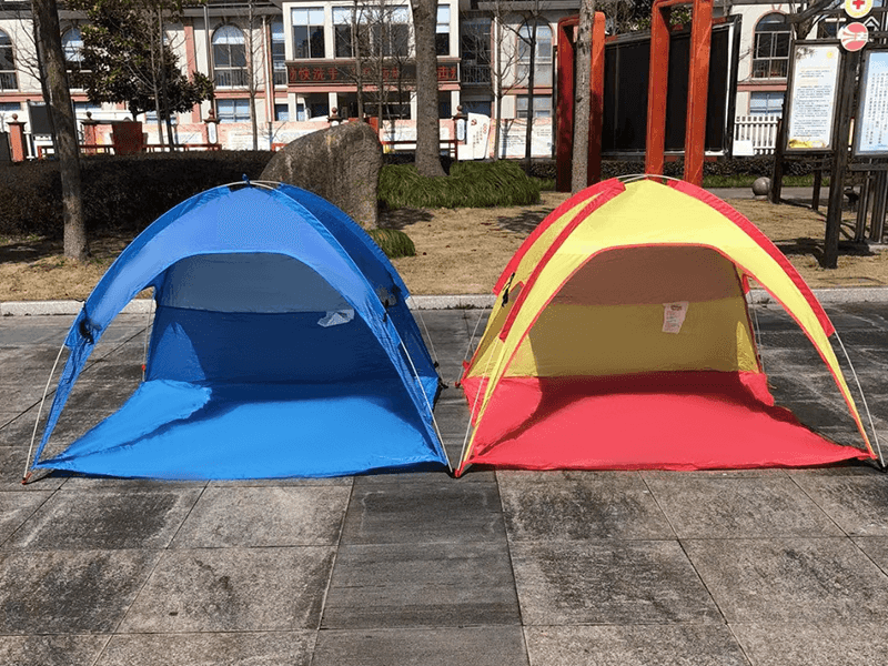 Przestronny namiot plażowy na świeżym powietrzu z wentylacją z trzech stron